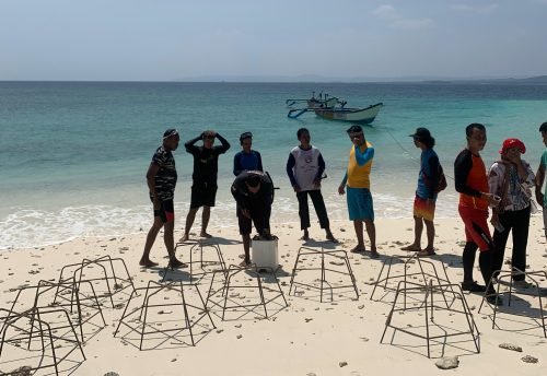 KEGIATAN KKM UNTIRTA, DUKUNG PROMOSI WISATA TERUMBU KARANG DI PULAU BADUL